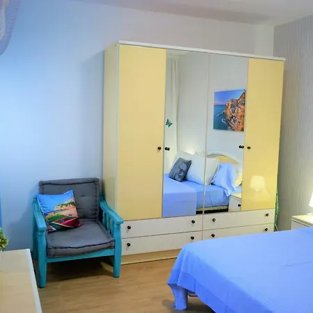 Las Rosas Apartment