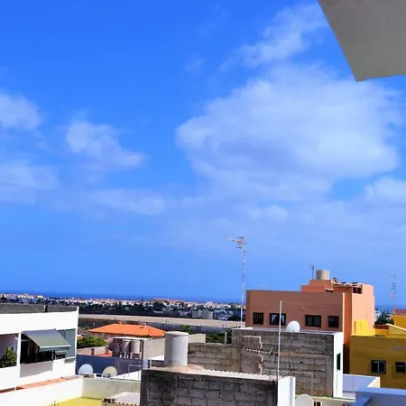Las Rosas Apartment *